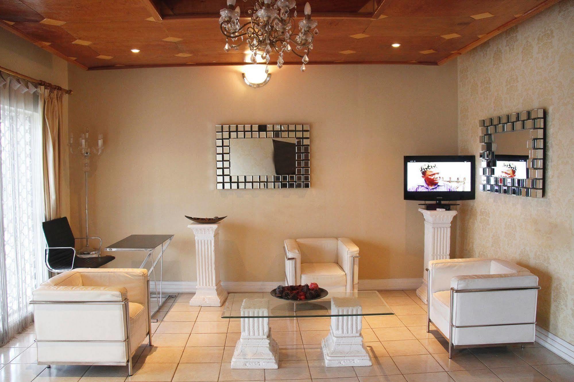Saddle Hill Ranch Hotel Bafut ภายนอก รูปภาพ